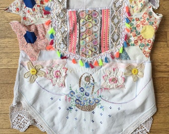 ANTIEKE VINTAGE STOF Collage om te dragen * mijn Bonny * Vintage textiel draagbare volkskunst van willekeurige restjes & materialen