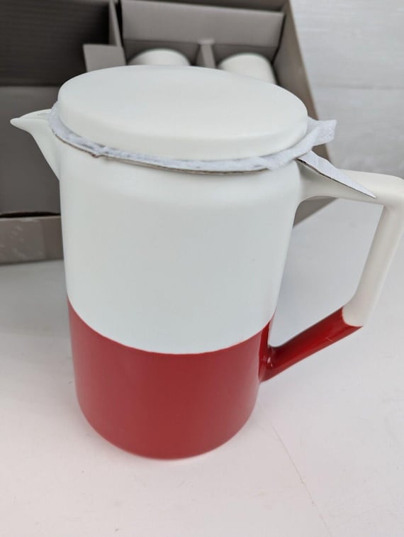 Teavana Starbucks Ingrid Red and White TEA SET Pot With 4 Cups NIB