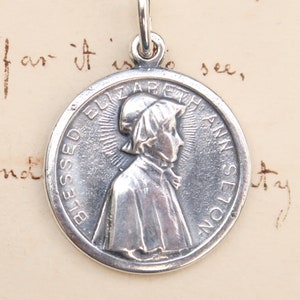 Medalla de bendición de Santa Isabel Seton - Patrona de las viudas y los maestros - Réplica antigua de plata de ley