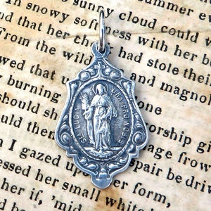 Médaille Sainte Agathe / Sainte Lucie - Réplique antique en argent sterling - Mécènes contre le cancer du sein et les problèmes de vision