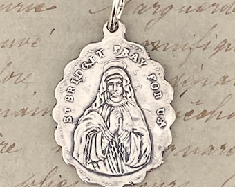 Medalla de Santa Brígida de Irlanda / San Patricio - Patrona de los bebés, las monjas e Irlanda - Réplica antigua en plata de ley
