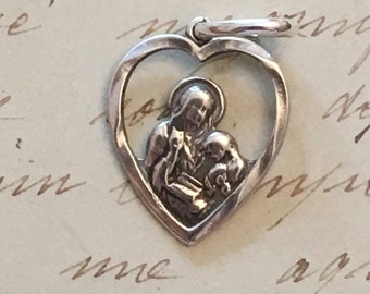 Médaille du coeur de Sainte Anne - Réplique antique en argent sterling - Patronne des mères et des femmes au foyer