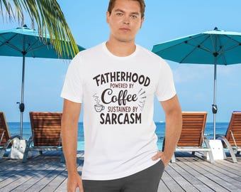T-shirt « Paternité alimentée par le café et soutenue par le sarcasme » | T-shirt humoristique pour papa