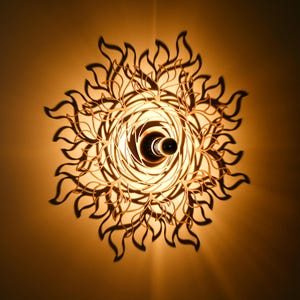 Deckenlampe, Wandleuchte mit Schattenwurf, Sonnenlampe aus Holz oder Schwarz lackiert, Schattenlampe