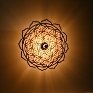 Blume des Lebens, Wandleuchte mit Schattenwurf, aus Holz oder Schwarz lackiert, Schattenlampe