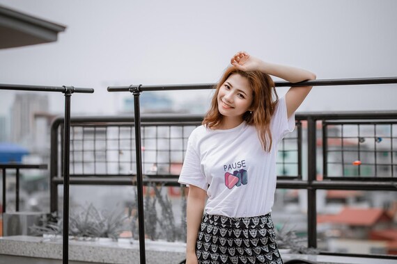 PAUSE symbol t-shirt, PAUSE creative stylish t-shirt, trendy cool t-shirt for gift, unisex graphic t-shirt, positive trendy shirt for teens