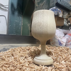 Handcrafted Wooden Goblet,Elegant and Rustic Design with Natural Wood Finish,Perfect for Special Occasions and Gifts,Unique Drinking Vessel