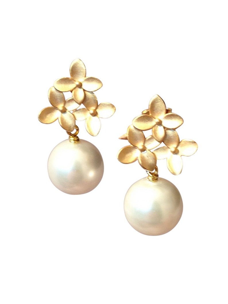 Three Petal Pearl EarringsClassic Pearl Earrings Freshwater Etsy