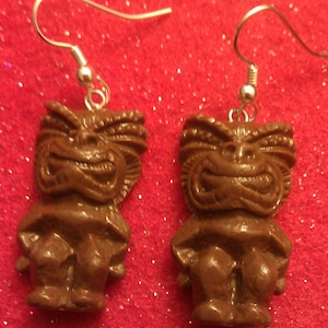Brown tiki earrings, tiki, tiki earrings, brown, tiki oasis, tiki wedding, tropical flower, ocean, hawaii, tiki god
