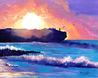 Puede incluir: Una pintura de una puesta de sol sobre el océano con un acantilado en primer plano. El sol es de un naranja y amarillo brillantes, y el cielo es una mezcla de rosa, naranja y morado. El océano es de un azul profundo, y hay olas blancas rompiendo en la orilla. Hay dos figuras de pie en el acantilado, silueteados contra la puesta de sol.