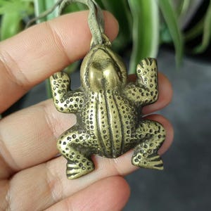 Get 1 pcs Brass frog Pendant Metal Amulet Magic Attact Love Charm Rare Talisman Money protection Necklaces Women/Girl Feng Shui Fortune