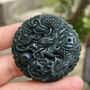 1pic Agate jade carving exquisite dragon carved  jade pendant , Entrusting wealth luck jade pendant collection Artwork wealth jade Amulet