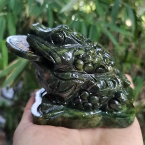 1Pcs Exquisite Natural genuine Green jade Money frog,Feng Shui Fortune Coin Stone Crystal Healing Toad/ Frog /Chan Chu Sculpture gifts XK104