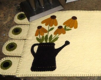 Patrón digital de apliques para alfombras Black Eyed Susan's y Watering Can Penny