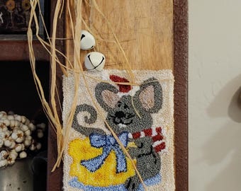 CHRISTMAS MOUSE finished and mounted Punch needle