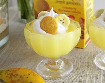 ONE Miniature Banana PUDDING with Whipped Cream, Banana Slices, Vanilla Wafer Cookie - Realistic Food for 1:6 Scale Fashion Dolls & Figures