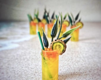 Miniature Tropical Cocktail with Pineapple Slice & Green Straw- 1:6 Scale Realistic OSS Miniatures for Fashion Dolls and Action Figures