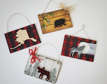 ONE 1:6 Scale Miniature Wooden Rustic Cabin Sign Your CHOICE for Scenes and Dioramas - Realistic OSS Miniatures for Fashion Dolls