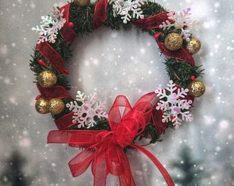 1:6 Scale Miniature Christmas Wreath for Holiday Scenes and Dioramas - Realistic OSS Miniatures for Fashion Dolls and Action Figures