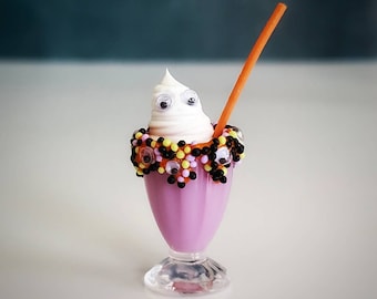 ONE 1:6 Scale Miniature Milkshake for Halloween - Berry Scary! with Googly Eyes -  Realistic Miniatures for Fashion Dolls and Action Figures