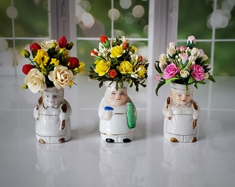 ONE Miniature Flower Bouquet CHOOSE Color in Vintage Ceramic CHEF Pitcher Realistic Miniatures for 1:6 Scale Fashion Doll Dioramas & Scenes