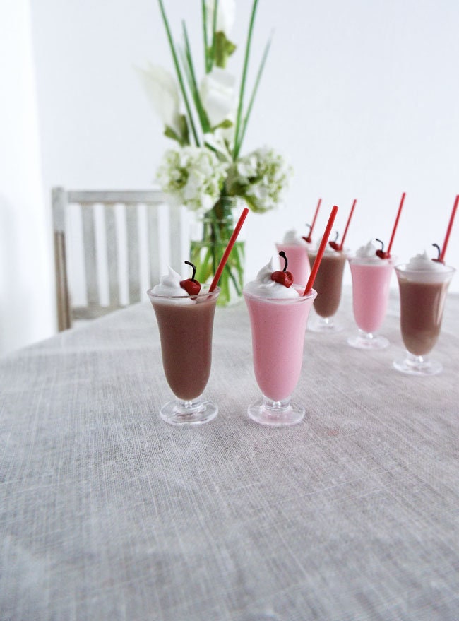 ONE 1:6 Scale Miniature MILKSHAKE Strawberry OR Chocolate With Whipped ...