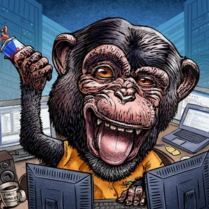 Puede incluir: Una ilustración de dibujos animados de un chimpancé con una camisa amarilla sentado en un escritorio de computadora. El chimpancé sostiene una lata roja de bebida energética y mira la pantalla de la computadora. El escritorio está lleno de equipo de computadora, incluyendo dos monitores, un teclado y un ratón. El chimpancé sonríe y parece disfrutar de su trabajo.