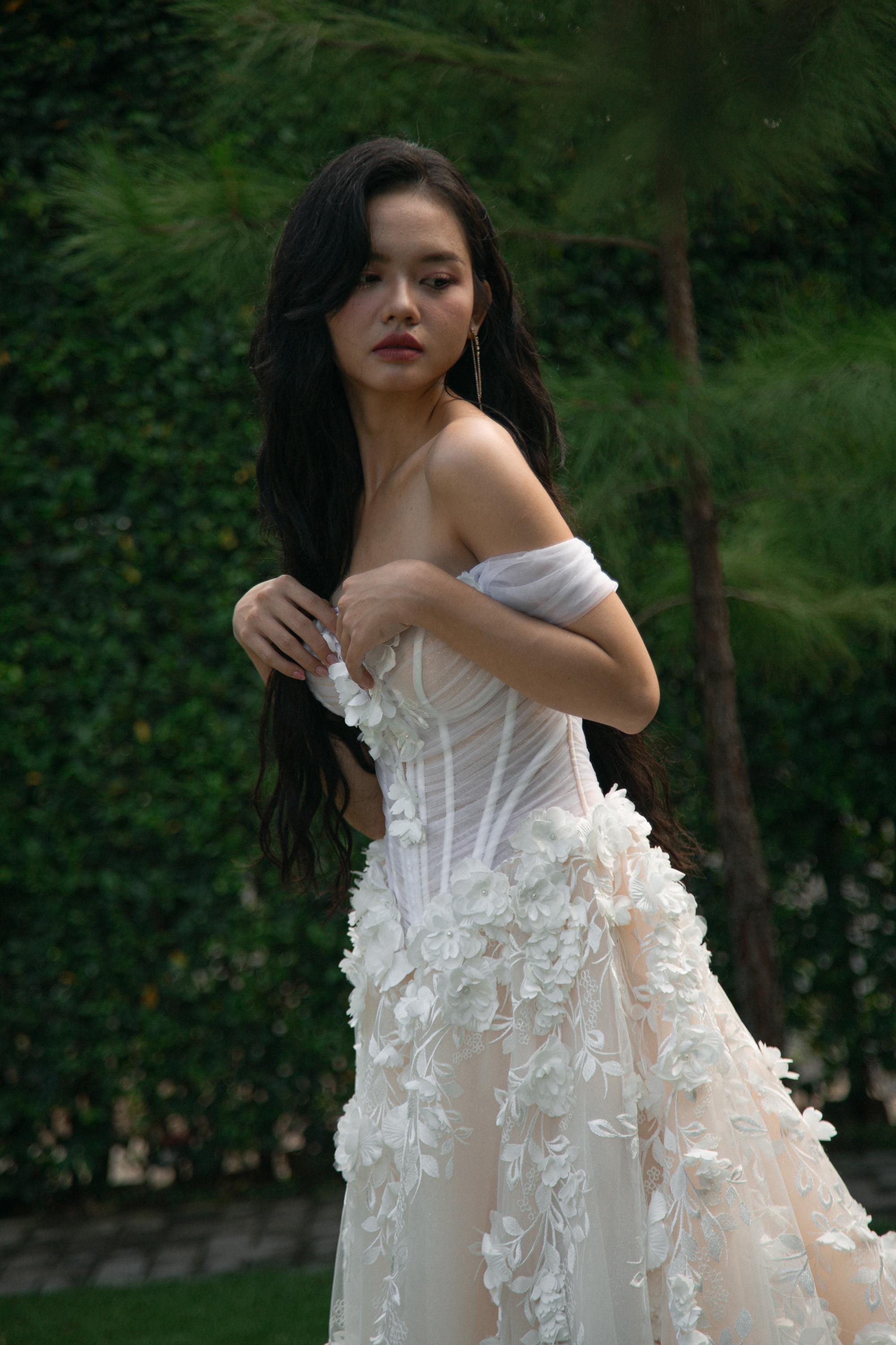 3D Floral A-line Wedding Dress | Dropped Basque Waist Boning