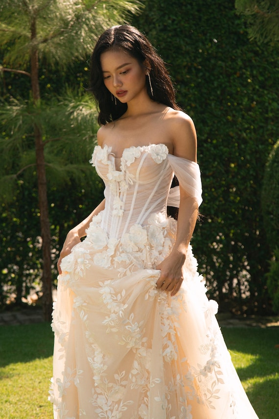 3D Floral A-line Wedding Dress | Dropped Basque Waist Boning
