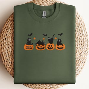 Embroidered Halloween Cat Sweatshirt – Black Cats in Pumpkins, Spooky Fall bild 1