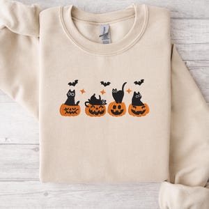 Embroidered Halloween Cat Sweatshirt – Black Cats in Pumpkins, Spooky Fall bild 2