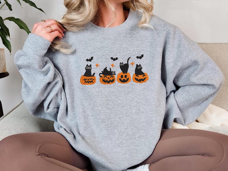 Embroidered Halloween Cat Sweatshirt – Black Cats in Pumpkins, Spooky Fall bild 3