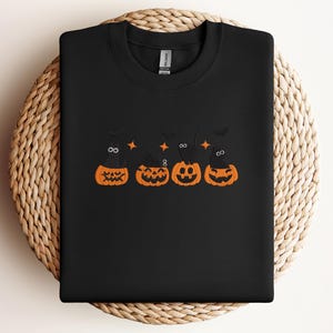 Embroidered Halloween Cat Sweatshirt – Black Cats in Pumpkins, Spooky Fall bild 5