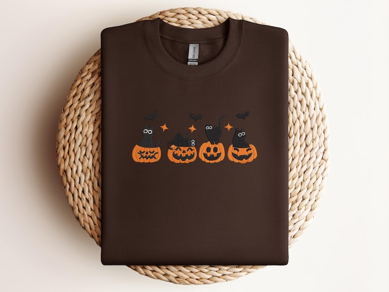 Embroidered Halloween Cat Sweatshirt – Black Cats in Pumpkins, Spooky Fall bild 4