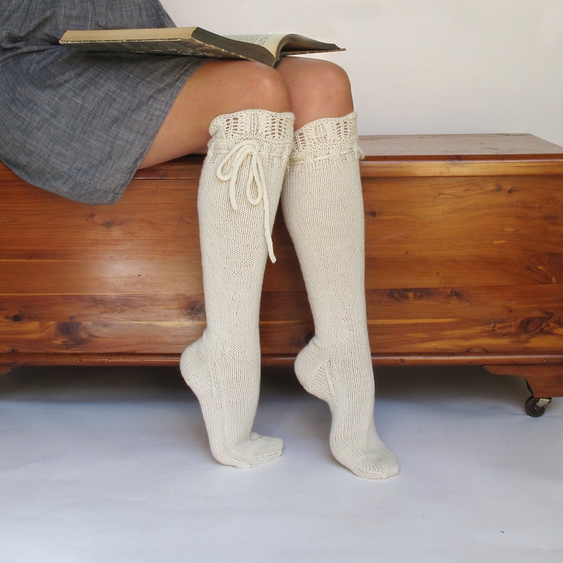 Knee High Socks Lace Panel Cream White Wedding Merino Wool with Ties Hand Knit Perfect Cream Lace afbeelding 10