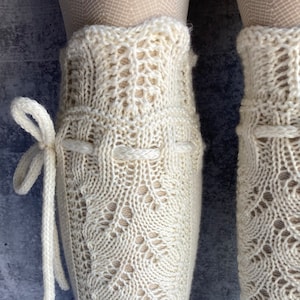 Knee High Socks Lace Panel Cream White Wedding Merino Wool with Ties Hand Knit Perfect Cream Lace afbeelding 8