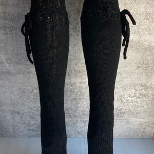 Chaussettes hautes classiques en dentelle noire avec empiècement en laine mérinos avec liens Pantalon en tricot à la main image 5