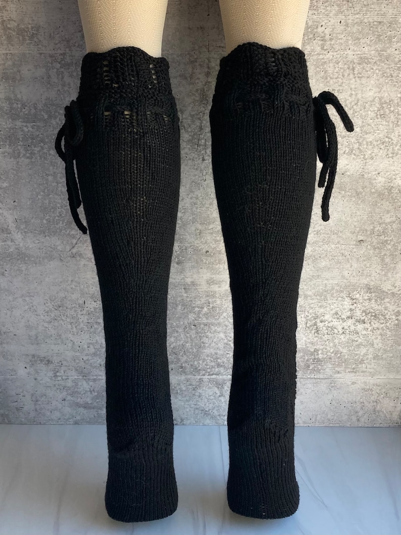 Chaussettes hautes classiques en dentelle noire avec empiècement en laine mérinos avec liens Pantalon en tricot à la main image 5