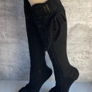 Chaussettes hautes classiques en dentelle noire avec empiècement en laine mérinos avec liens Pantalon en tricot à la main image 4