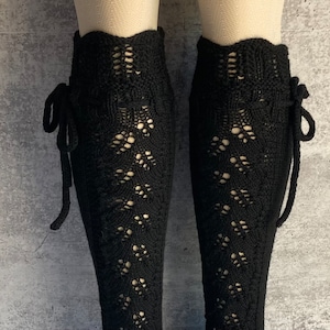 Chaussettes hautes classiques en dentelle noire avec empiècement en laine mérinos avec liens Pantalon en tricot à la main image 1