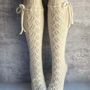 Knee High Socks Lace Panel Cream White Wedding Merino Wool with Ties Hand Knit Perfect Cream Lace afbeelding 2