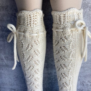 Knee High Socks Lace Panel Cream White Wedding Merino Wool with Ties Hand Knit Perfect Cream Lace afbeelding 5