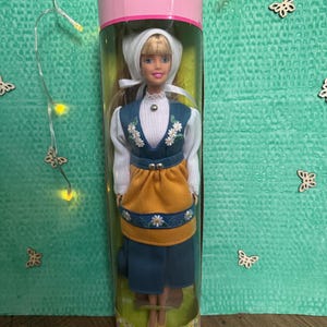 RARE 1999 Pretty Flowers Barbie – Foreign Issue in Swedish Outfit (Great Condition)