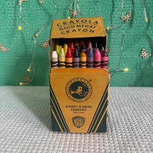 Vintage Crayola Gold Medal Crayon Box No. 48 – Binney & Smith Co. – 46 Crayons – Includes Rare “Dandelion” Crayon