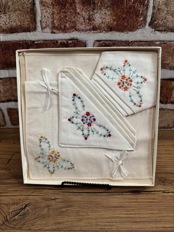 Vintage Embroidered Handkerchief Set | Wenger's Store Box, Unused Tacked Linens