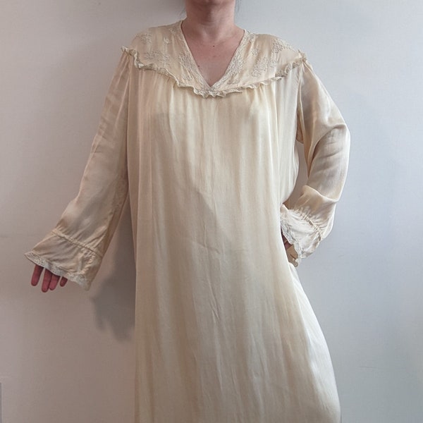 1930s silk satin cream yellow long nightgown with lace yoke XXL