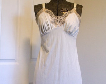 1950s Lorraine Quality Lingerie ivory cream white nylon and lace full dress slip M bust 36" waist 29"