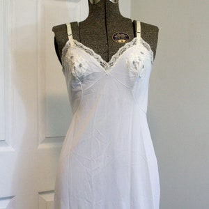 1950s white nylon and lace Shadowline full dress slip S bust 34