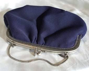 1960s navy blue taffeta fabric convertible clutch with silver frame, kiss lock & chain / evening bag by Du-Val