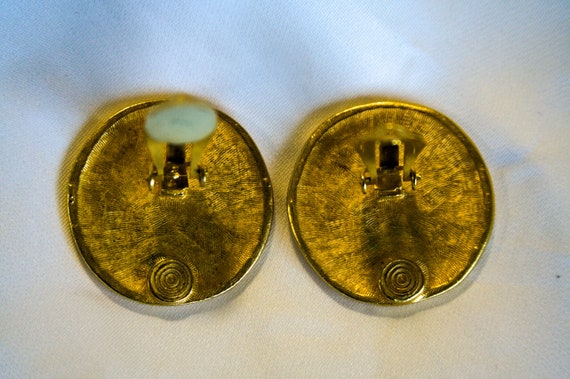 Goldtone medallion clip on earrings with heraldic… - image 6